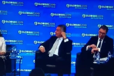 (VIDEO) Novinarka u Bratislavi pitala predsednika Vučića za njegove česte susrete s Putinom: On joj dao briljantan odgovor