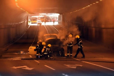 (FOTO) Drama u centru Beograda: Pogledajte prve fotografije požara u Terazijskom tunelu