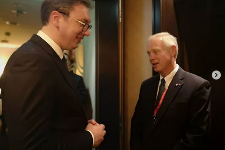 Vučić u Bratislavi razgovarao sa senatorom Džonsonom: Još jedan poziv Trampu da poseti Srbiju