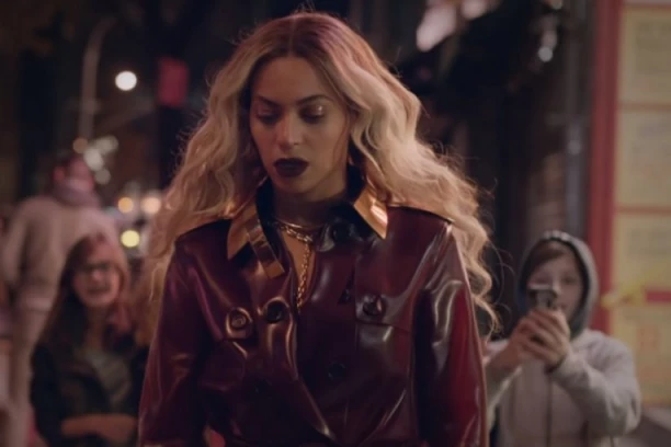 BIJONSE IMA KLONA: Evo kako izgleda!