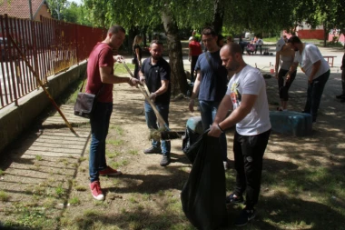 Uređeno dvorište u OŠ "Vladimir Rolović"