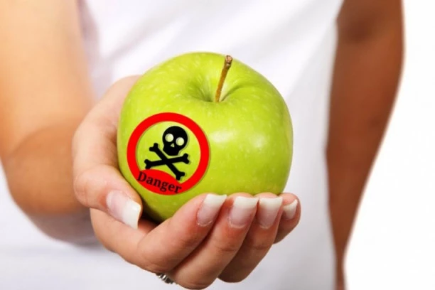 SAVET STRUČNJAKA: Ovo je najbolji način da operete VOĆE i POVRĆE od pesticida!