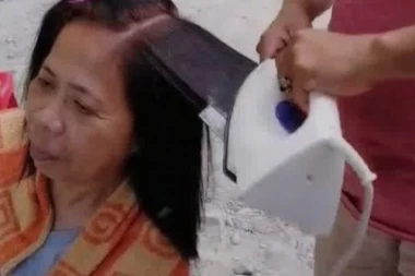 Kad vam frizer satarom i peglom pravi frizuru: Biste li pristali na ovaj tretman?