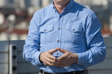 ŠOK-ISPOVEST VODITELJA PINKA! Žika Šarenica: Ženin švaler me tukao u mom stanu! ČITAJTE U SRPSKOM TELEGRAFU!