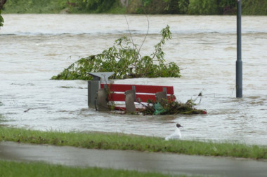 CRVENI METEOALARM U KOMŠILUKU: Rumuniji prete poplave zbog obilnih kiša!