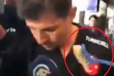 (VIDEO) WC četka umesto mikrofona pod Turčinovim nosem