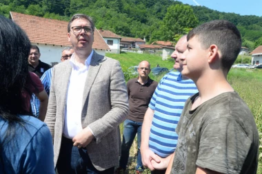 Građani Borče zovu Vučića da dođe