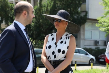 (VIDEO) Karleuši pomenuli Vranješa dok je napuštala sud: Evo kako je reagovala!