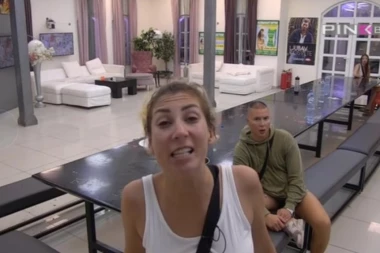 (VIDEO) Mamu ti je*em, invalid češ da budeš: Nadežda pokazala rane, preti krvavom osvetom Đuričiću!