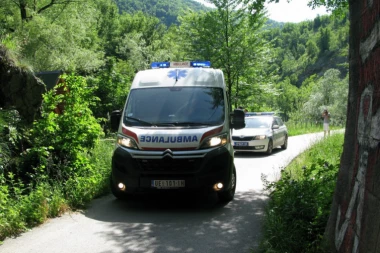 JEZIVA SAOBRAĆAJKA KOD ŠAPCA: Poginuo motociklista, saobraćaj obustavljen!