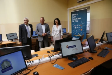 Prva donacija iz projekta Eurobanke "Škola kao nacrtana za Vas" - Prvoj ekonomskoj  školi u Beogradu