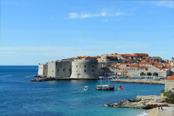 DUBROVNIK DONEO NAJTEŽU ODLUKU: Turistima se ovo NI U LUDILU neće dopasti