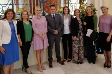 Uskoro zaštita žrtvi porodičnog nasilja kroz sistem narukvica