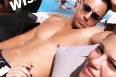 (FOTO) Mnoge devojke će pasti u trans kad vide sa kojim zgodnim frajerom Kija Kockar uživa na bazenu!