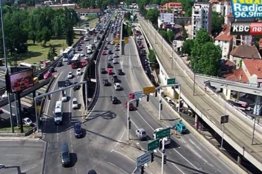 JUTARNJE GUŽVE: Ako možete ovog jutra izbegnite Autokomandu, Novi Beograd prohodan