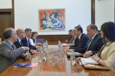 Vučić: Raduje me predstojeća poseta Makrona