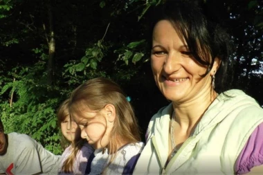 Sara je majka za primer! Ivanjičanka ide u nadnicu da prehrani četvoro dece i poručuje: Nije mi teško, važno je da su siti i zdravi