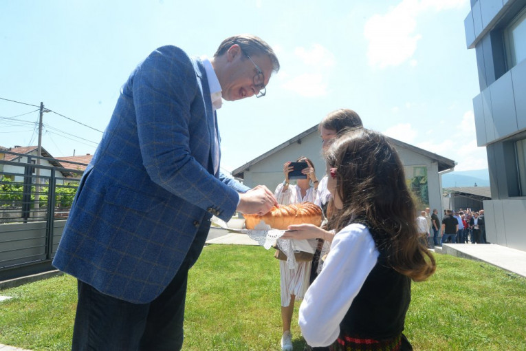Vučić u Boljevcu: Moramo da razmišljamo o budućnosti, ljudi su nam najvažniji!