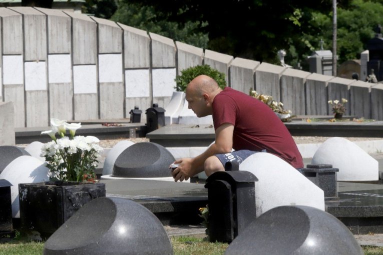 Sin Šabana Šaulića na pevačevom grobu