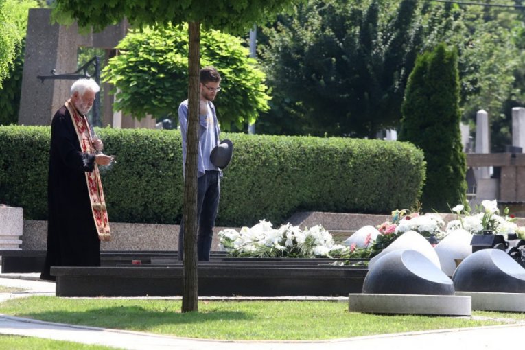 Grobno mesto Nebojše Glogovca