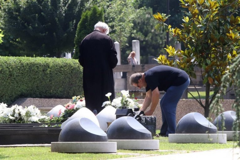 Kolege na Mandinom pomenu