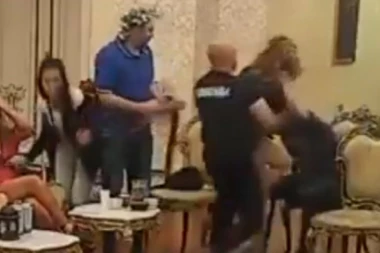 UBILA BOGA U NJEMU: Ivana Marinkovića devojka uhvatila sa Atinom Ferari, a onda ga je PREBILA!