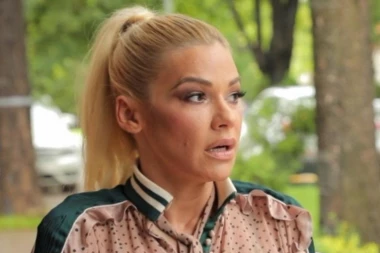 Sva u zavojima: Nataša Bekvalac zamenila stare silikone!