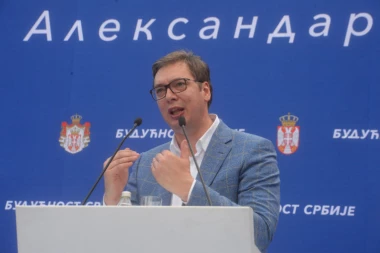 Predsednik Vučić u Zaječaru: Neću da vidim ovu ogradu, ja sam došao zbog naroda, a ne zbog funkcionera!