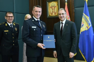 Unapređenja i zahvalnice uoči Dana MUP: Evo kome je Stefanović dodelio čin generala