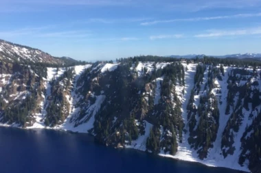 ČUDO NEVIĐENO: Čovek PREŽIVEO pad sa ivice vulkana visoke 250 metara!