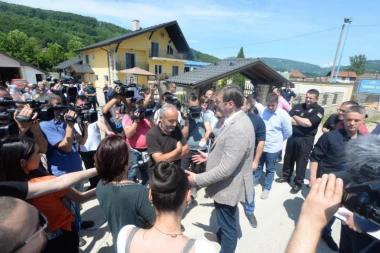 Otac stradalog radnika u fabrici "Milan Blagojević - namenska" istinu za svog sina traži na sastanku sa Vučićem