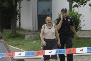 (UZNEMIRUJUĆI FOTO) Potresne scene na mestu gde je majka stradala sa ćerkicom (3), pogrebno nosi tela - deda ne može da dođe k sebi!