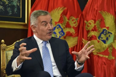 MILO ĐUKANOVIĆ UZ LAŽNU DRŽAVU: Crnogorski predsednik se ZALOŽIO da EU odobri viznu liberalizaciju za tzv. Kosovo