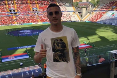 (FOTO) Juče potpisao za Milan, danas bodri "orliće" na EP!