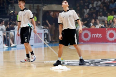 Bruka i sramota: Utakmica prekinuta, "Pionir" prokišnjava, nema struje!