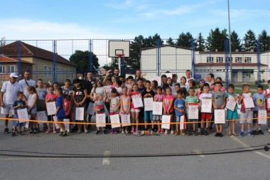 Otvorena škola tenisa posetila decu na Kosovu i Metohiji