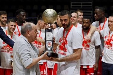 TRI KORAKA HOĆU JA,  NEĆU JEDAN, NEĆU DVA  pevao "Delijama" Dejan Matić!