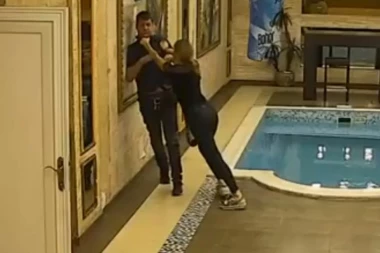 Kao u hororu: Ivanova psiho devojka se vratila u rijaliti i odmah počela da ga davi!