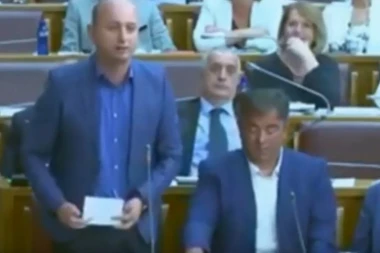 (VIDEO) "Droga je droga u prahu il' tečna, potpuno svejedno samo nek' je večna": Milan Knežević napisao molitvu "Milonaš" koja će vas nasmejati do suza