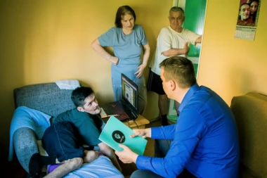 Nakon nabavke kolica, CarGo zaposlio Radovana Samardžića sa cerebralnom paralizom