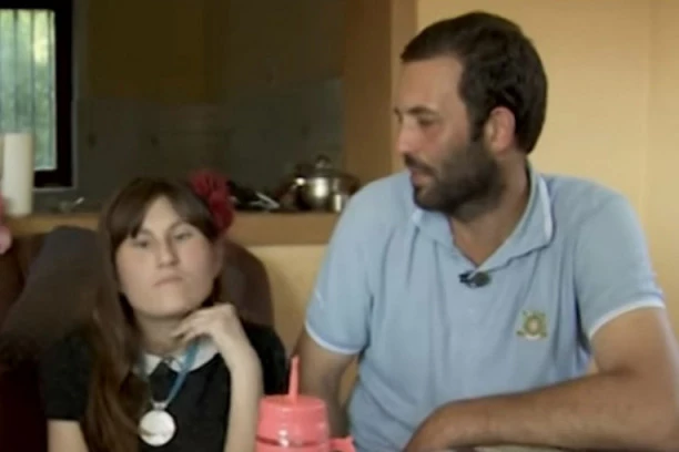 IŽIVLJAVAO SE DOK JE BILA BEBA, MALTRETIRAO NJU I SESTRE: Divnina prošlost ledi krv u žilama, Marko otkrio sve o PAKLU koji joj je napravio OTAC NASILNIK!