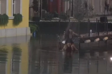 David i Ana preplivali jezero kako bi pobegli iz bele kuće: Oglasile se sirene, nastao haos!