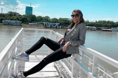 ZARADILA ZA ZUBE: Danas je jedna od najpoznatijih influenserki, a fotka iz prošlosti ŠOKIRA JAVNOST!