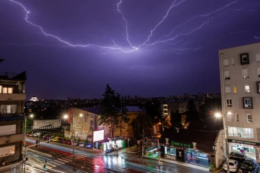 NEVREME OD RANOG JUTRA! Crni oblaci stižu iz Evrope, očekuju se ogromne količine padavina! Meteorolog otkriva da li će se potop ponoviti u Beogradu!
