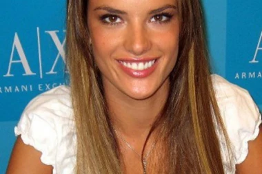 GODINE JOJ NE MOGU NIŠTA: Da li prepoznajete koji je ovo bivši supermodel? (FOTO)