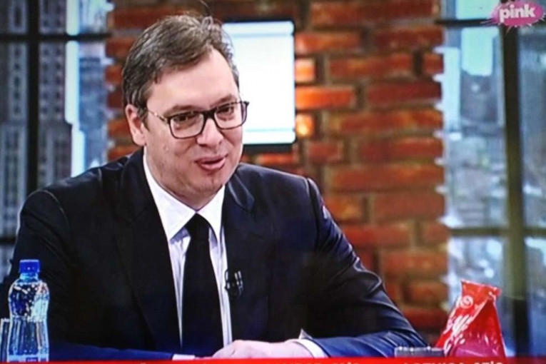 Vučić: Prisluškuju me 24 godine, ali ne dam da mi diraju decu! Dobre vesti su da Srbiju očekuje prosečna plata od 510 evra