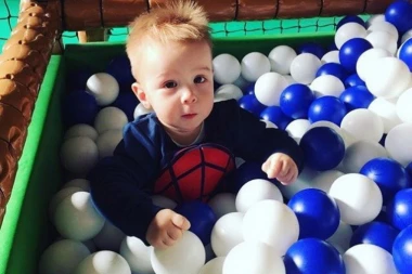 Pomozimo Stefanu (2) da pobedi opaku bolest! Rođen je kao zdrav dečak, a njegova borba počela je sa devet meseci