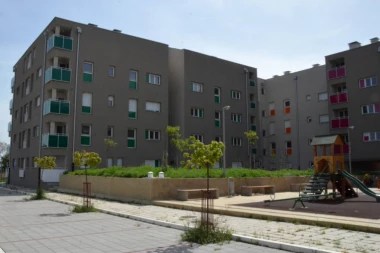 Sjajna vest! Dačić uručio ključeve stanova za 270 porodica izbeglih iz Hrvatske i Bosne