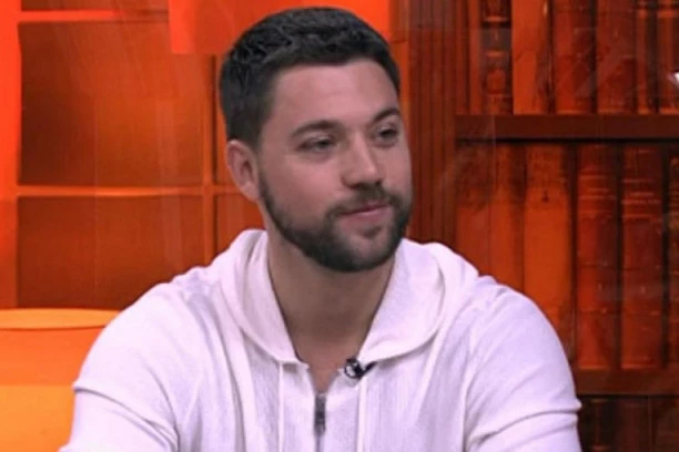 (FOTO) Stefan Živojinović u vezi sa ovom popularnom pevačicom, zgranućete se kad vidite ko je u pitanju! Brena će odlepiti?!