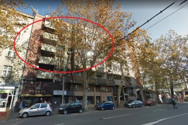 Umalo da strada! Žena pogođena lubenicom sa terase u glavu